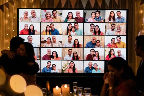 Compilation dédicaces vidéo diffusée sur grand écran lors d'un événement